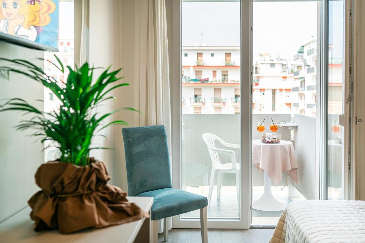Hotel Pigalle Лідо-ді-Єзоло Екстер'єр фото