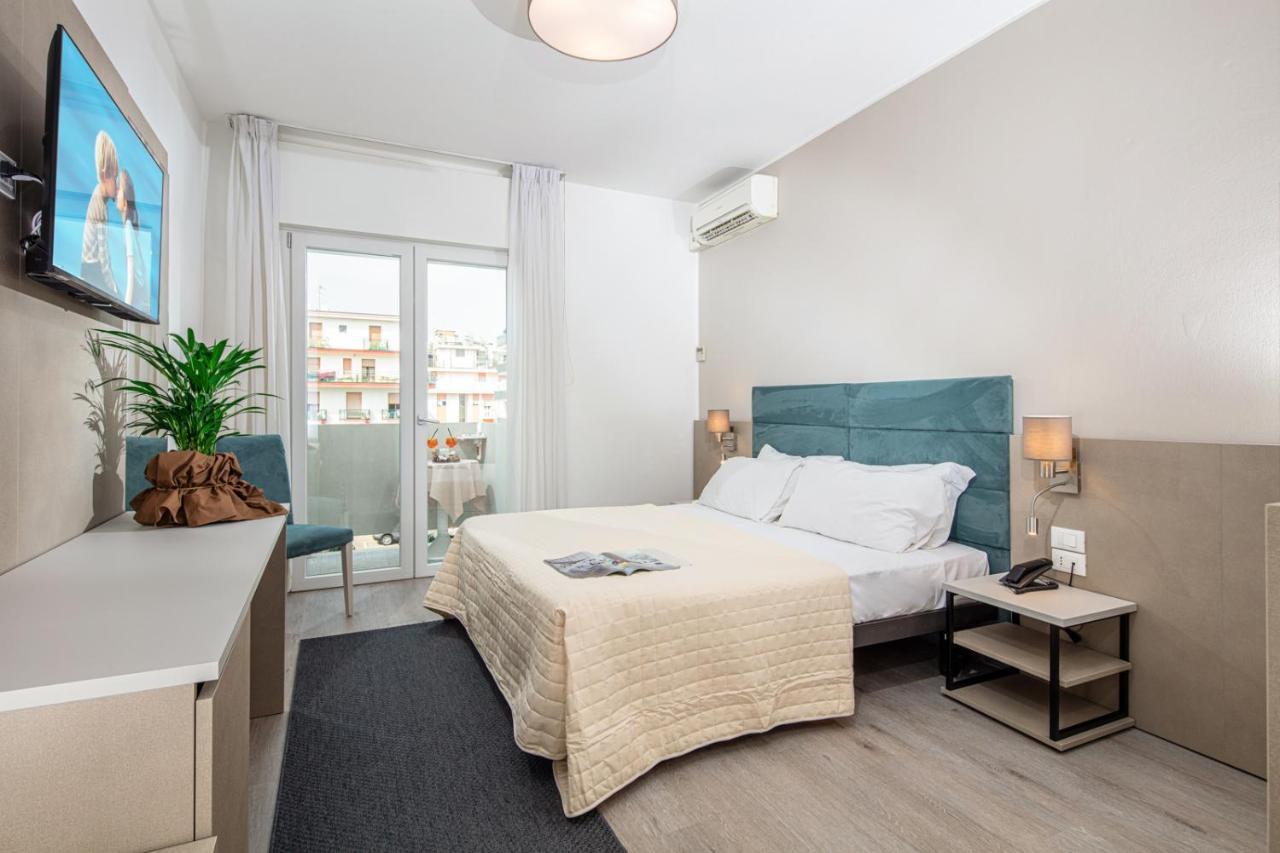 Hotel Pigalle Лідо-ді-Єзоло Екстер'єр фото