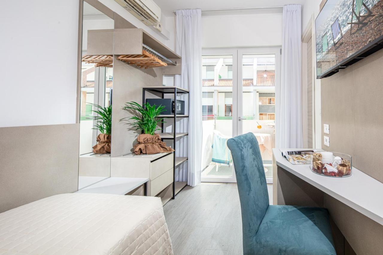 Hotel Pigalle Лідо-ді-Єзоло Екстер'єр фото