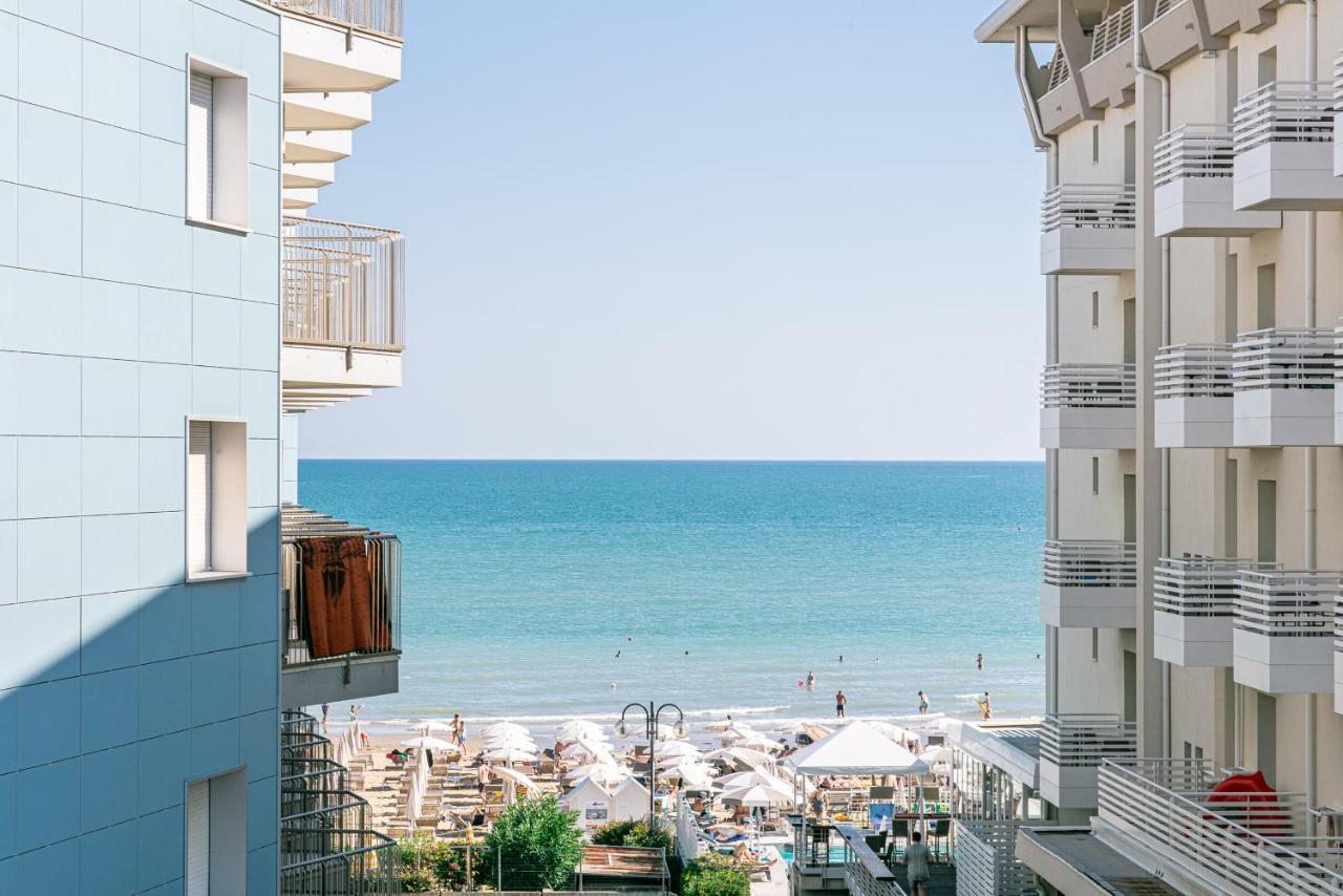 Hotel Pigalle Лідо-ді-Єзоло Екстер'єр фото