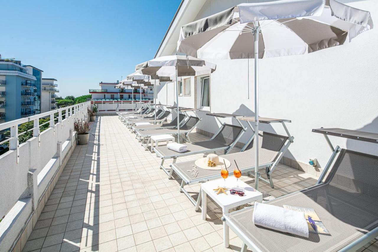 Hotel Pigalle Лідо-ді-Єзоло Екстер'єр фото