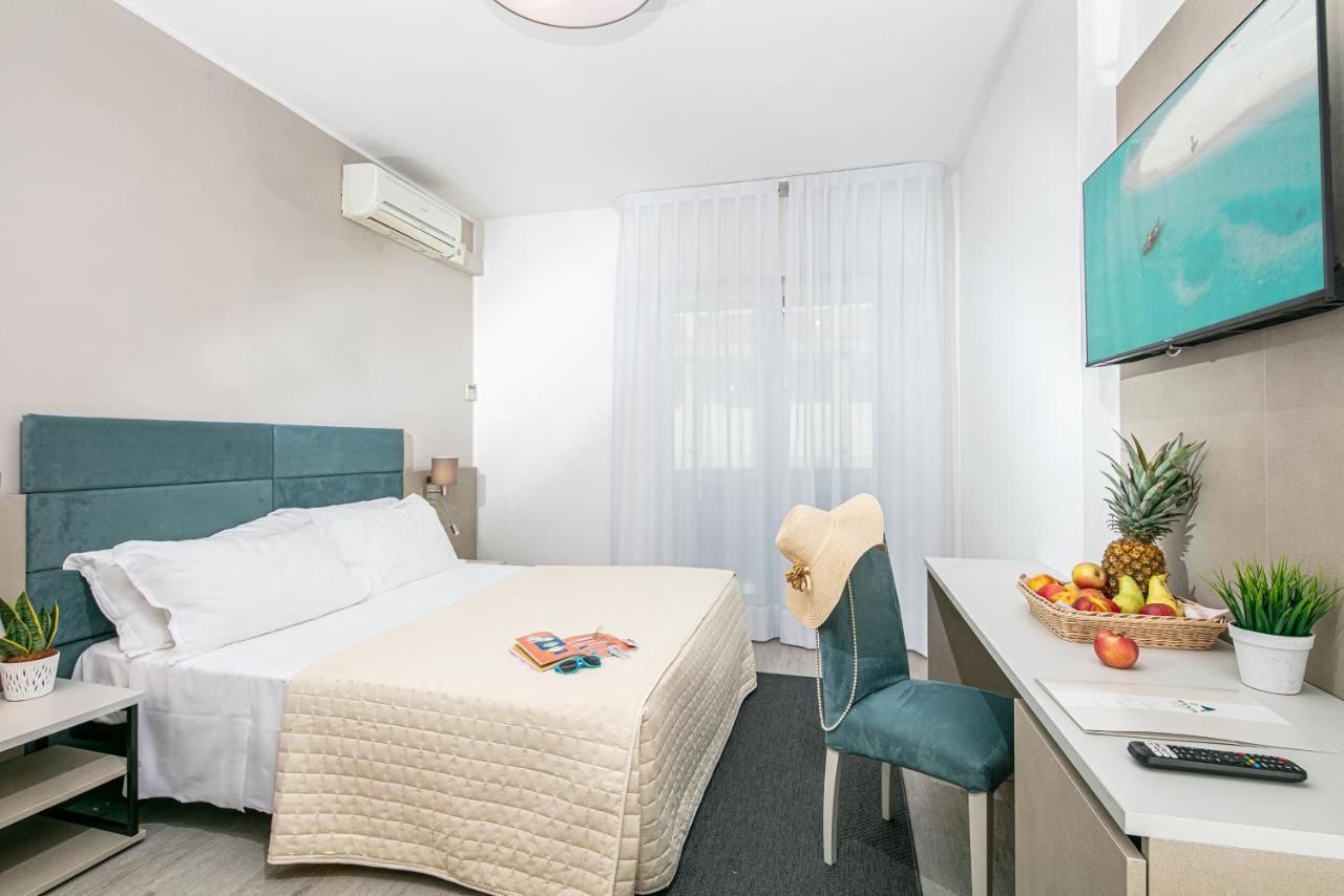 Hotel Pigalle Лідо-ді-Єзоло Екстер'єр фото