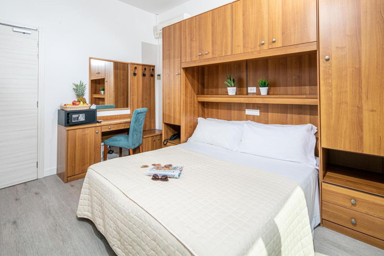 Hotel Pigalle Лідо-ді-Єзоло Екстер'єр фото