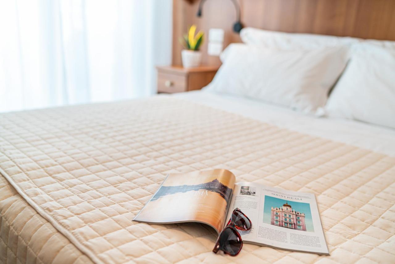 Hotel Pigalle Лідо-ді-Єзоло Екстер'єр фото