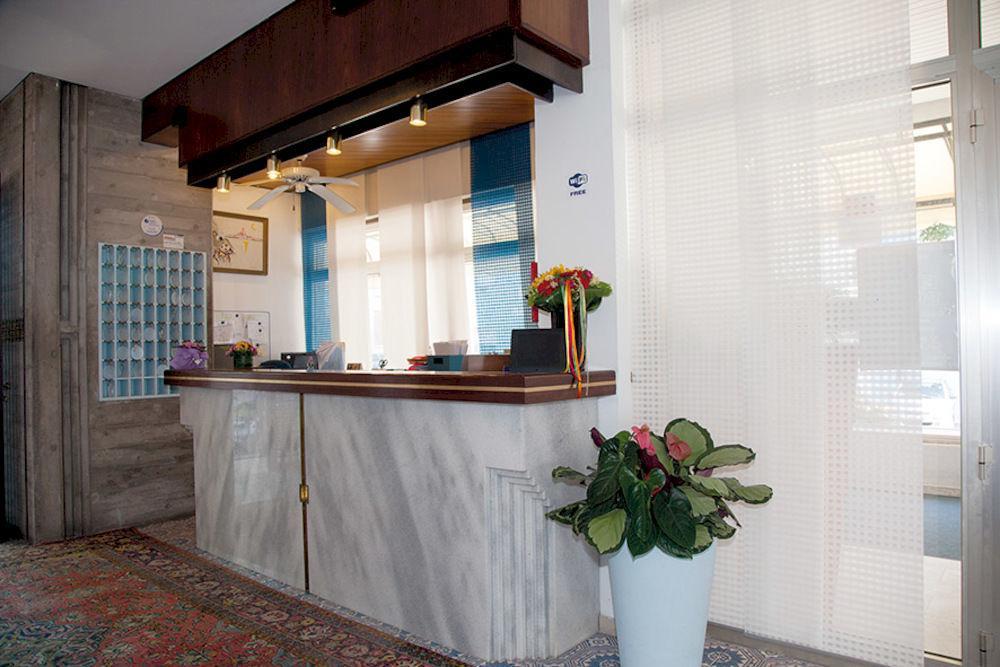 Hotel Pigalle Лідо-ді-Єзоло Екстер'єр фото