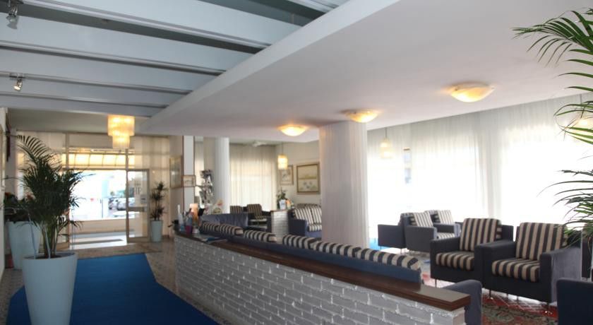 Hotel Pigalle Лідо-ді-Єзоло Екстер'єр фото