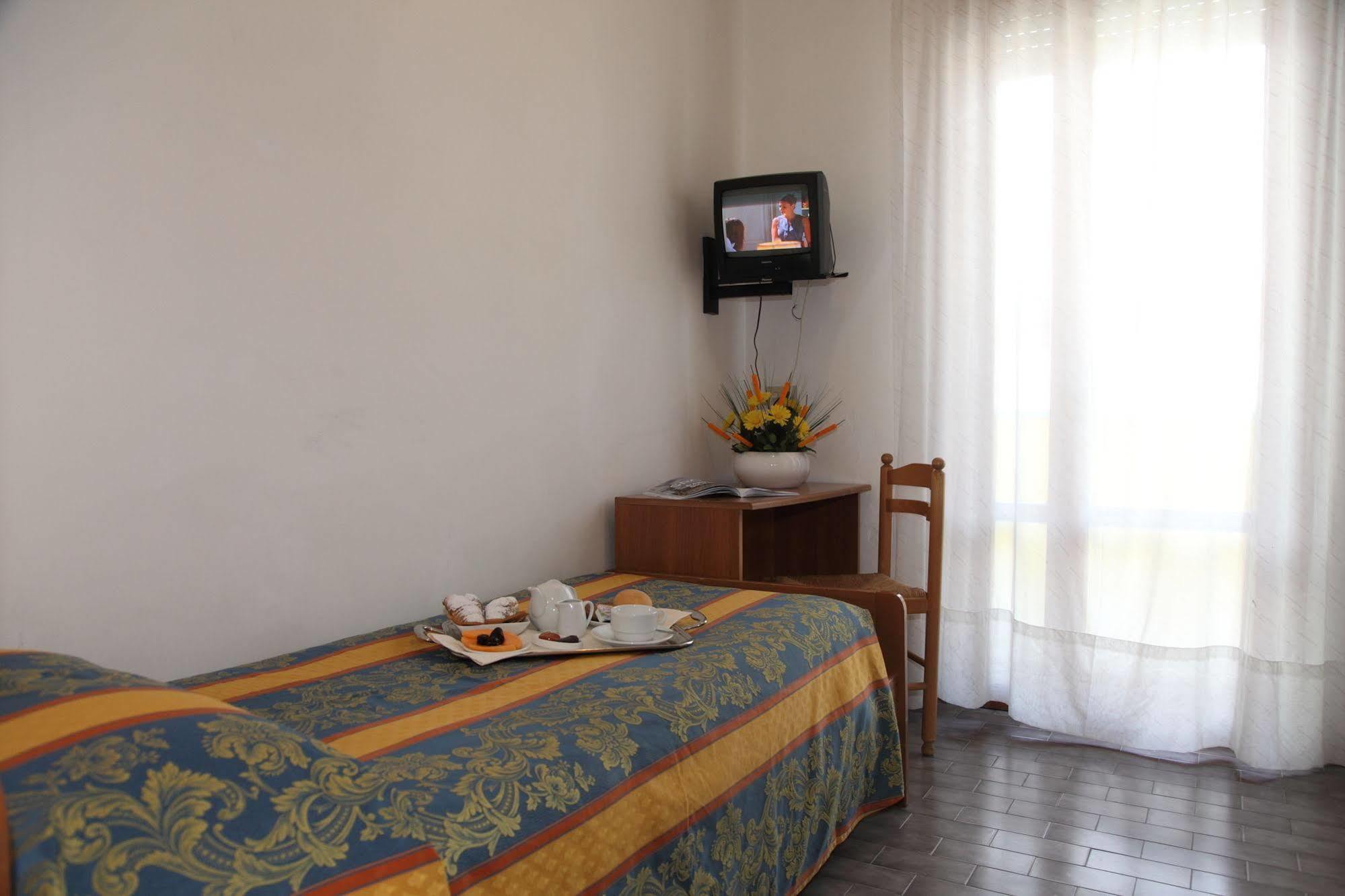 Hotel Pigalle Лідо-ді-Єзоло Екстер'єр фото