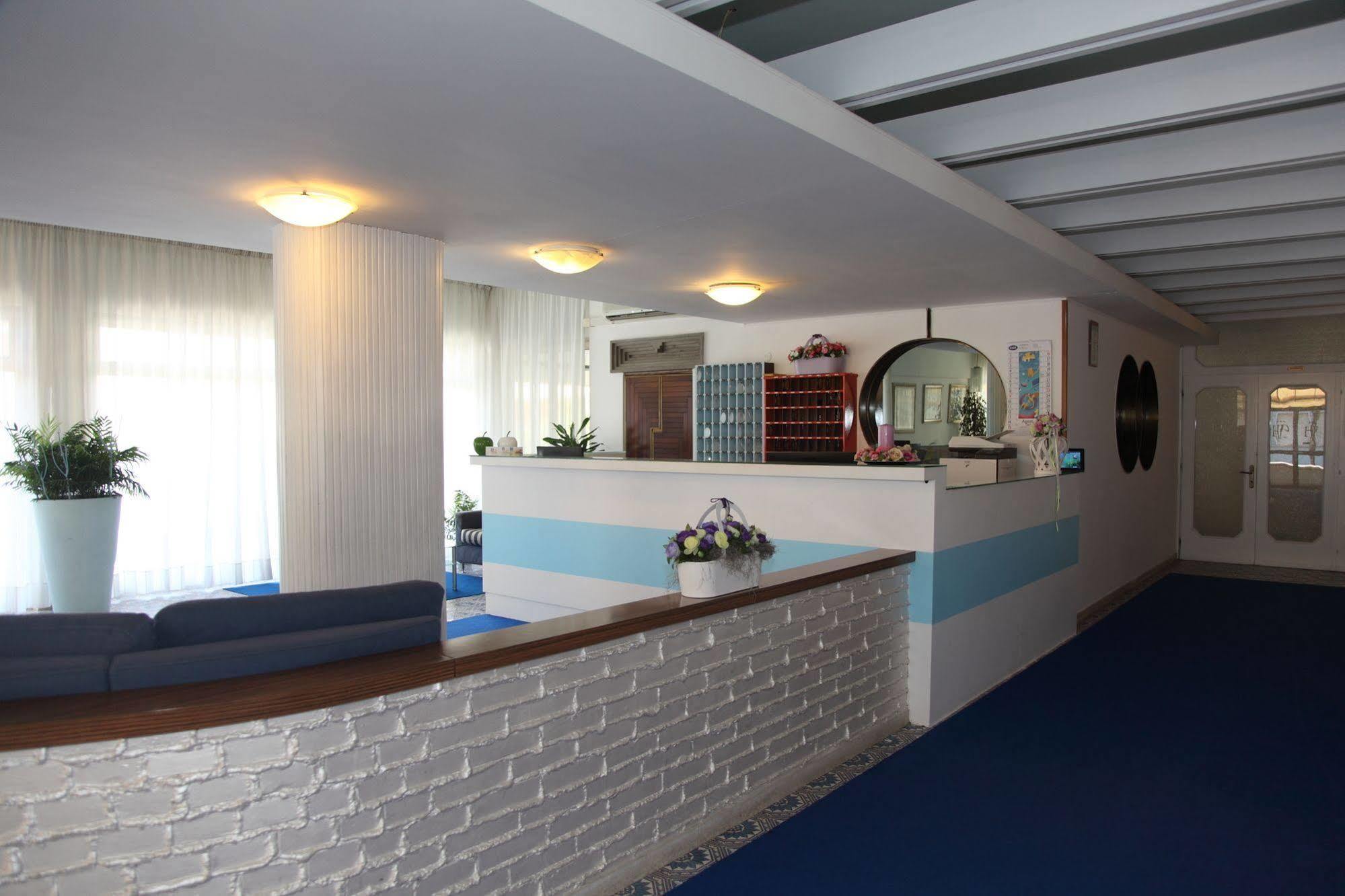 Hotel Pigalle Лідо-ді-Єзоло Екстер'єр фото